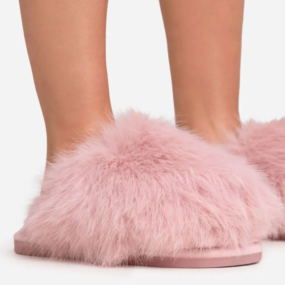 Kyrie Closed Toe Flat Slipper In Pink Faux Fur